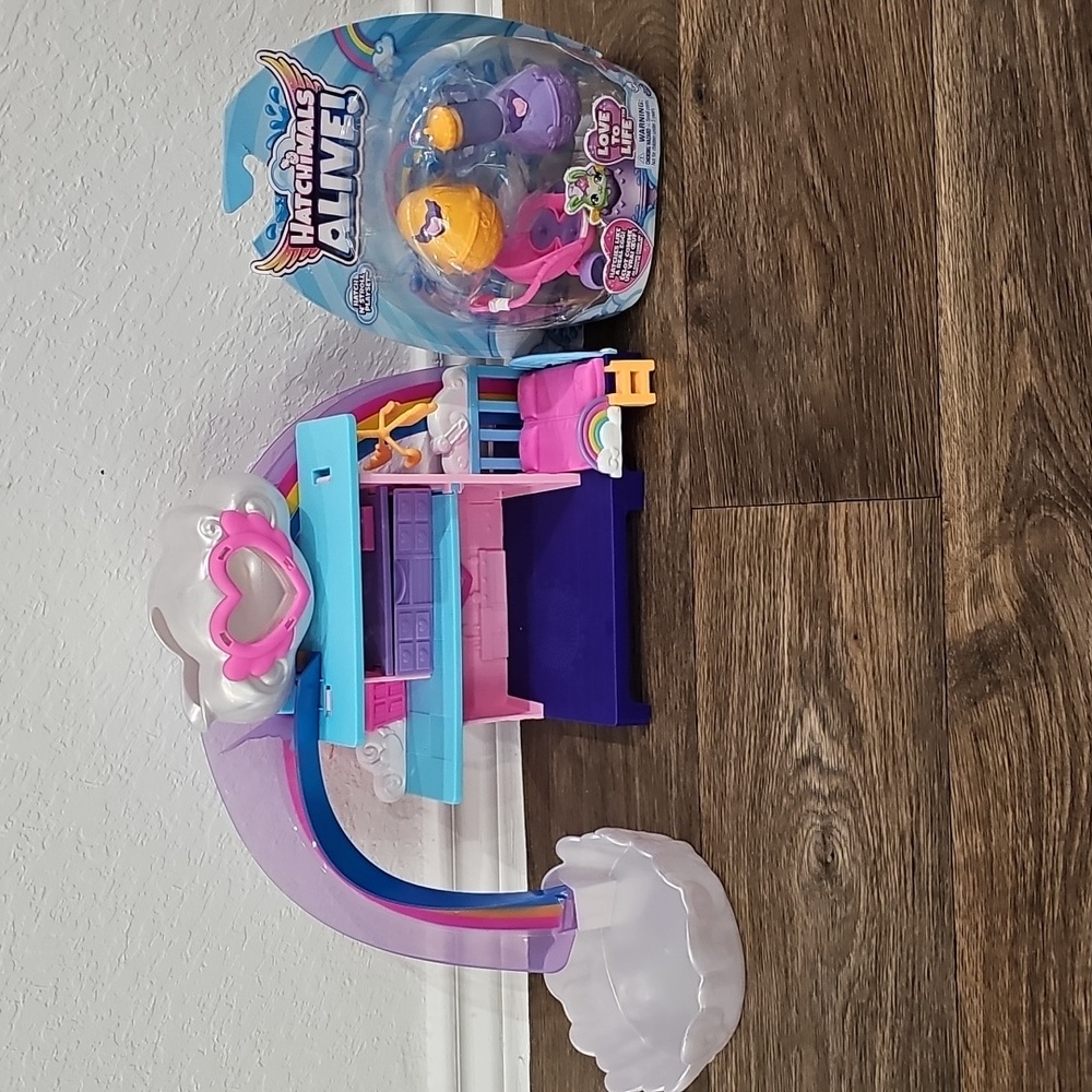 Hatchimals Alive Love To Life Bundle